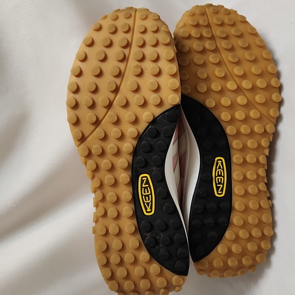 Keen Pink and White Suede Sneakers (W Size 9) - Picture 9 of 16